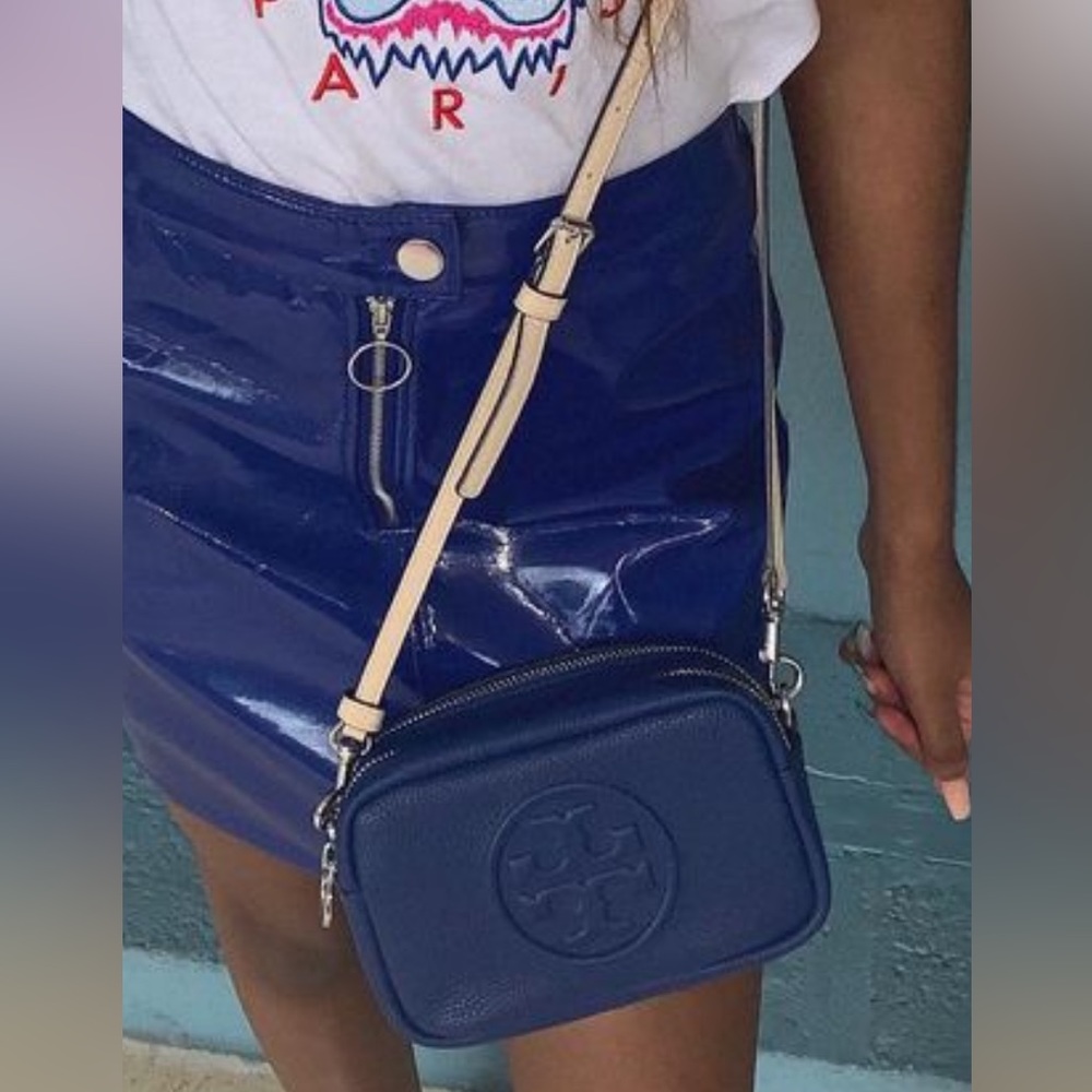 Tory burch Bombe side body bag color navy.